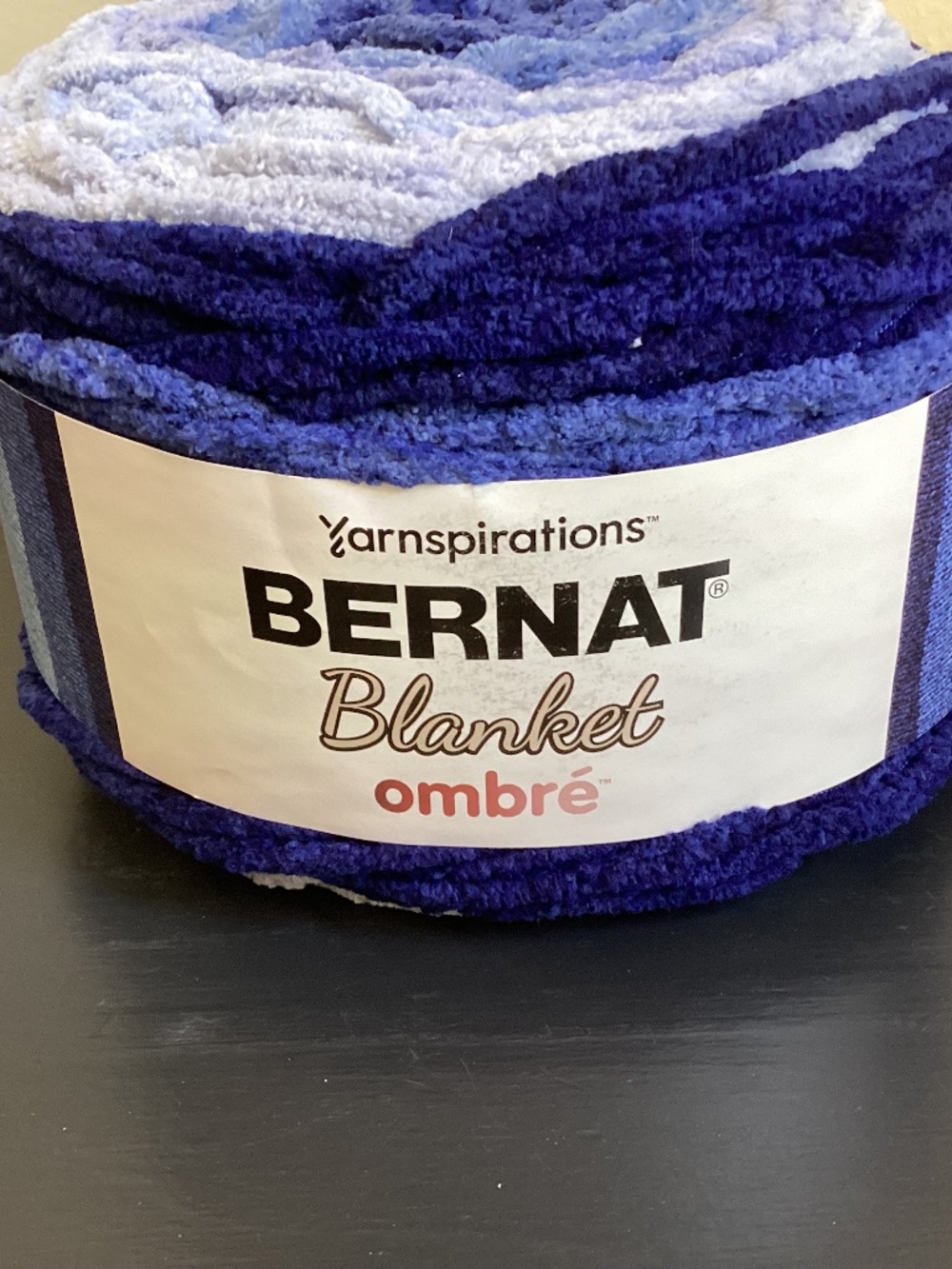New BERNAT BLANKET NAVY OMBRÉ YARN 220 yards/10.5 oz Bulky #6 Polyster